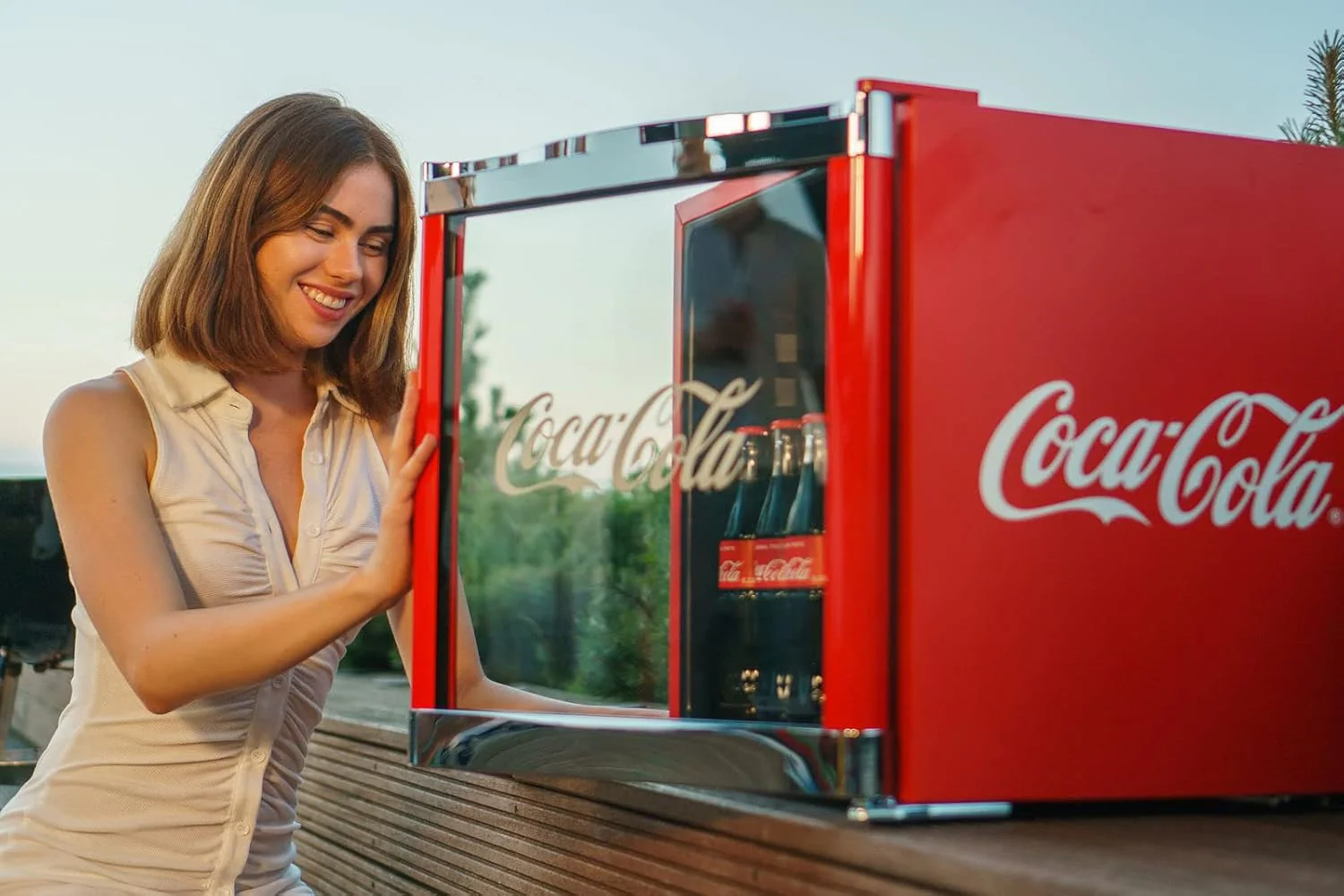 °CUBES Frigorifero per bottiglie Coca-Cola Classic/ 51 cm di altezza / 98 kWh/anno / 48 L vano frigorifero
