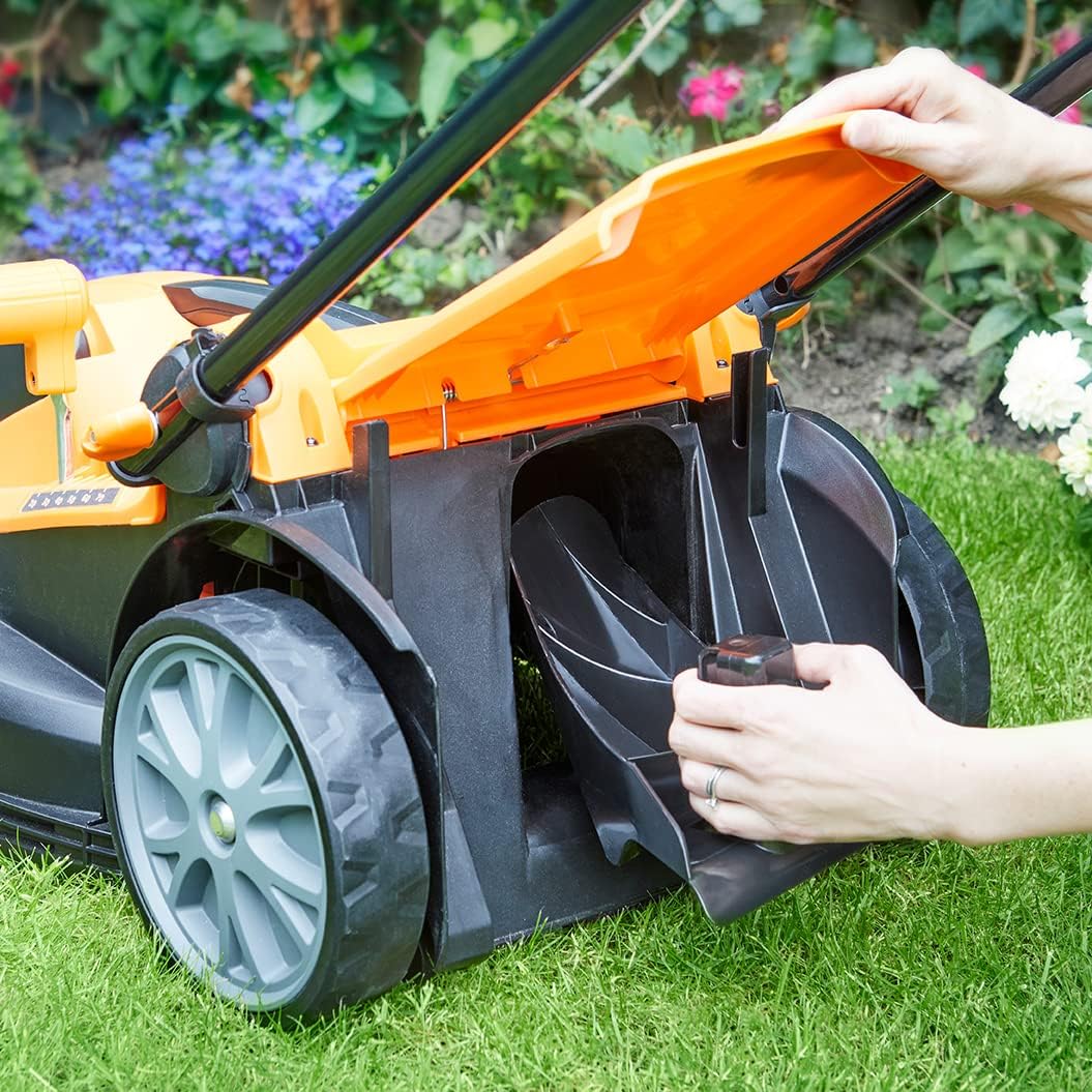 LawnMaster Tondeuse à gazon sans fil CLMF2437G 24 V 37 cm jusqu’à 300 m²