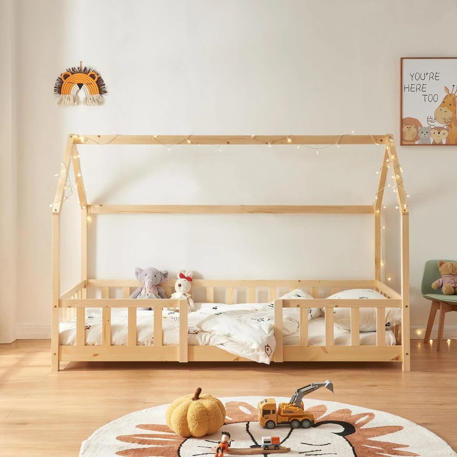[en.casa] Letto per bambini Sisimiut a capanna 80 x 160 cm con protezione anticaduta letto in legno per bambini letto a terra rete a doghe in legno di pino Bianco opaco