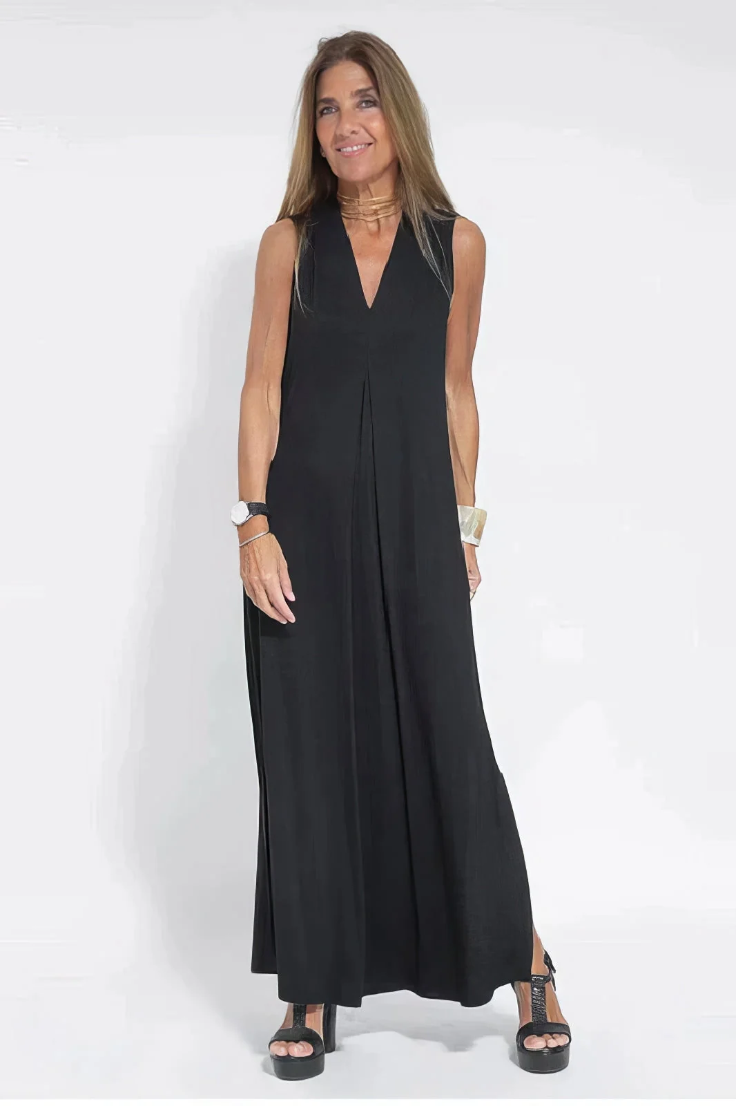 Womena??s Elegant Maxi Dress Flowing Silhouette for Timeless Style
