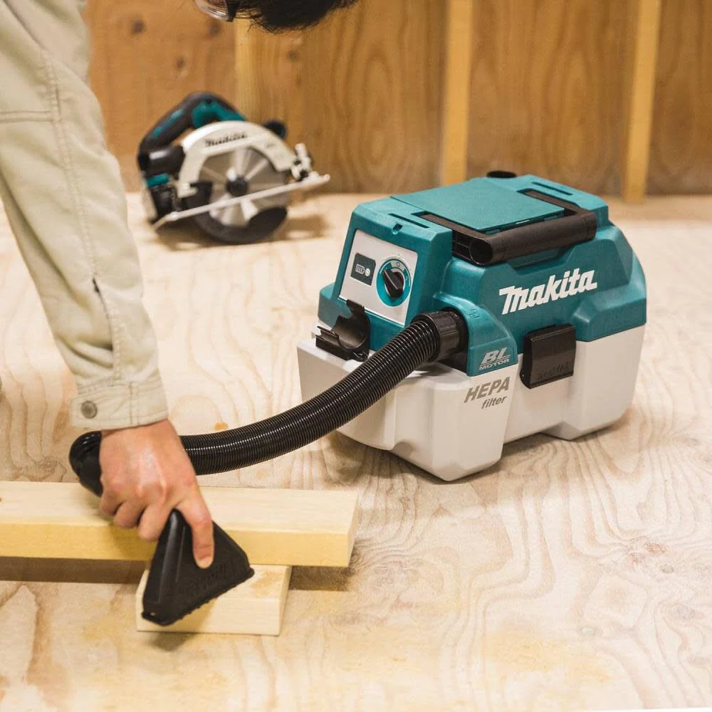 Makita 18V LXT 2 gallon HEPA hordozható nedves/száraz porelszívó/porszívó készlet XCV11T a Makitától