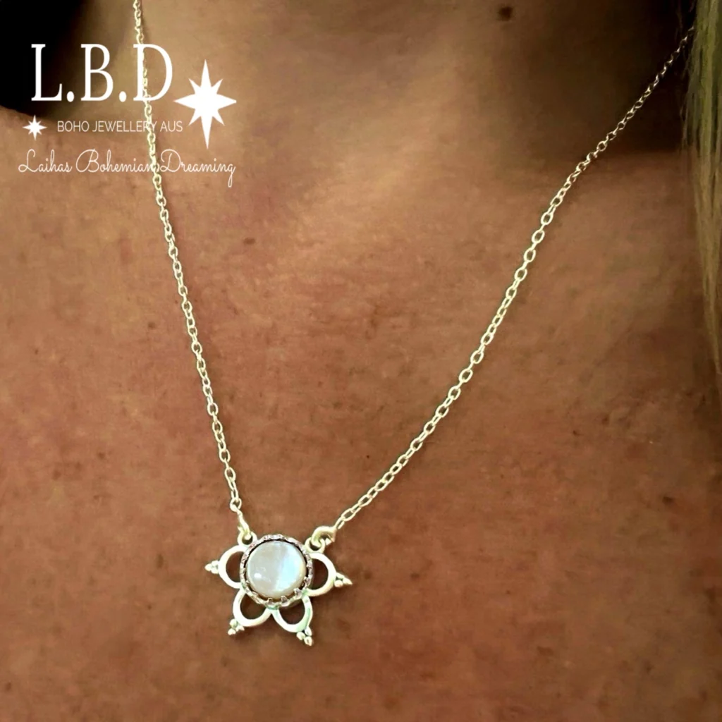 Laihas Uplifting Flower Mother Of Pearl Necklace