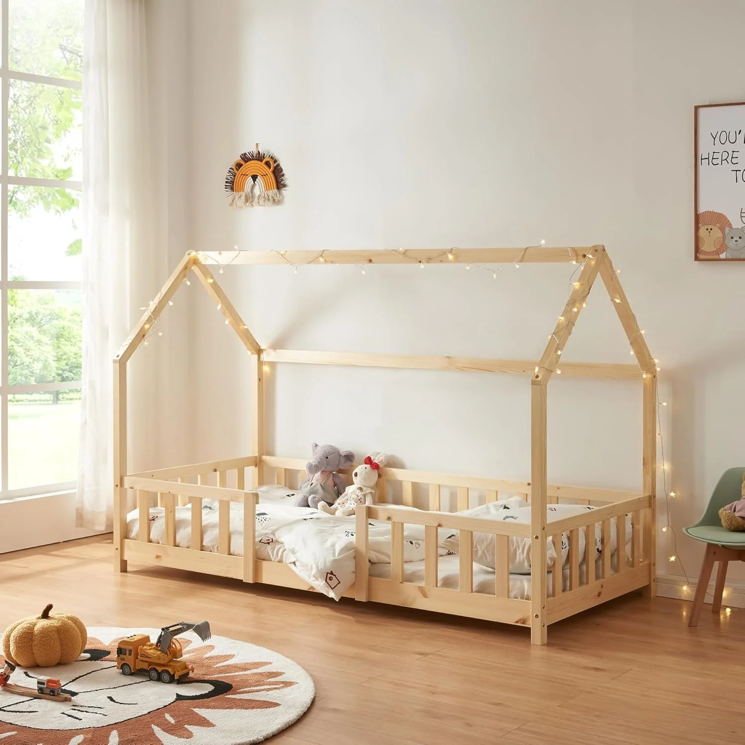 [en.casa] Letto per bambini Sisimiut a capanna 80 x 160 cm con protezione anticaduta letto in legno per bambini letto a terra rete a doghe in legno di pino Bianco opaco