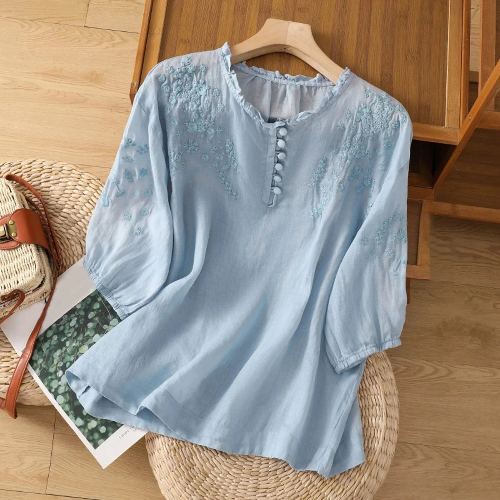 Women��s Relaxed-Fit Puff Sleeve Blouse with Floral Embroidery