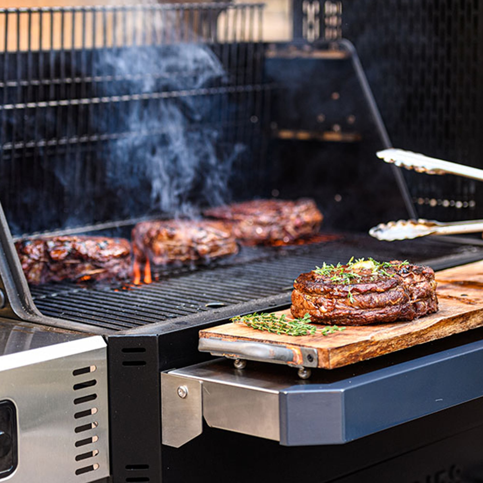 Masterbuilt® Gravity Series® 800 Digital Charcoal Griddle & BBQ & Smoker