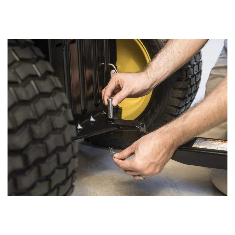 Steel tow hitch, load capacity 750 pounds