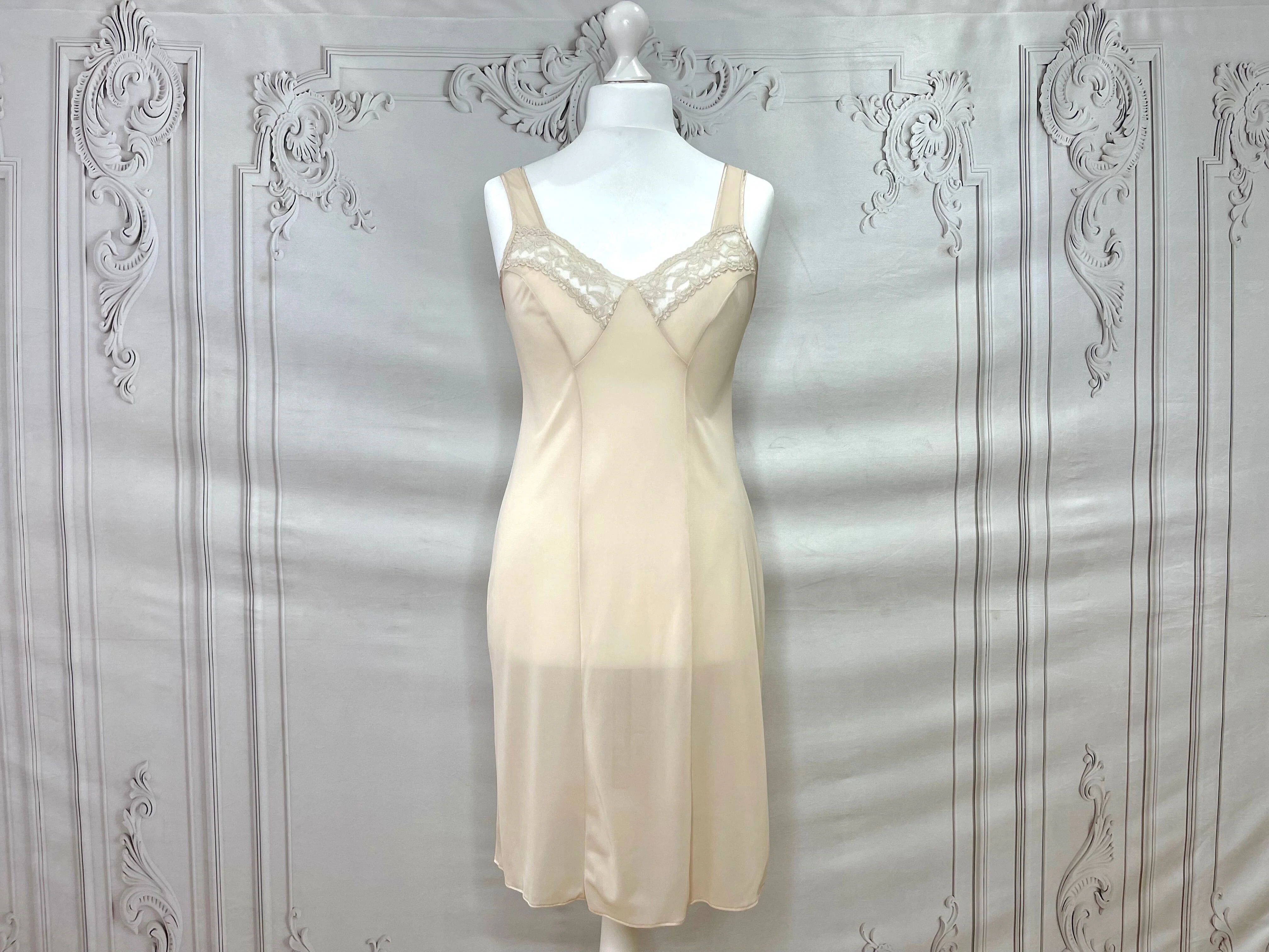 1960s Lace Trim Full Slip Under Dress