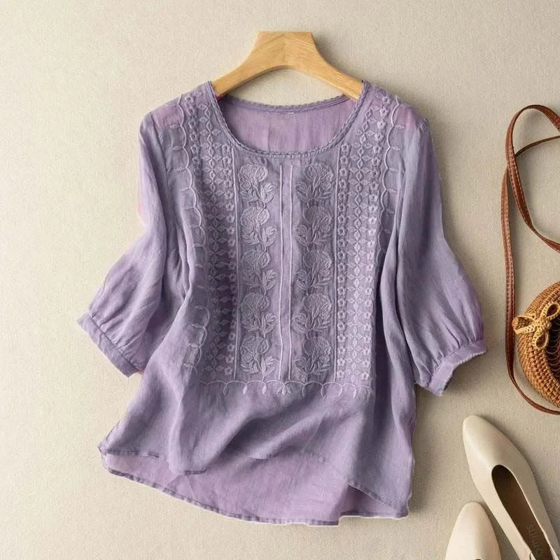 Women��s Summer Blouse Elegant Embroidery Design