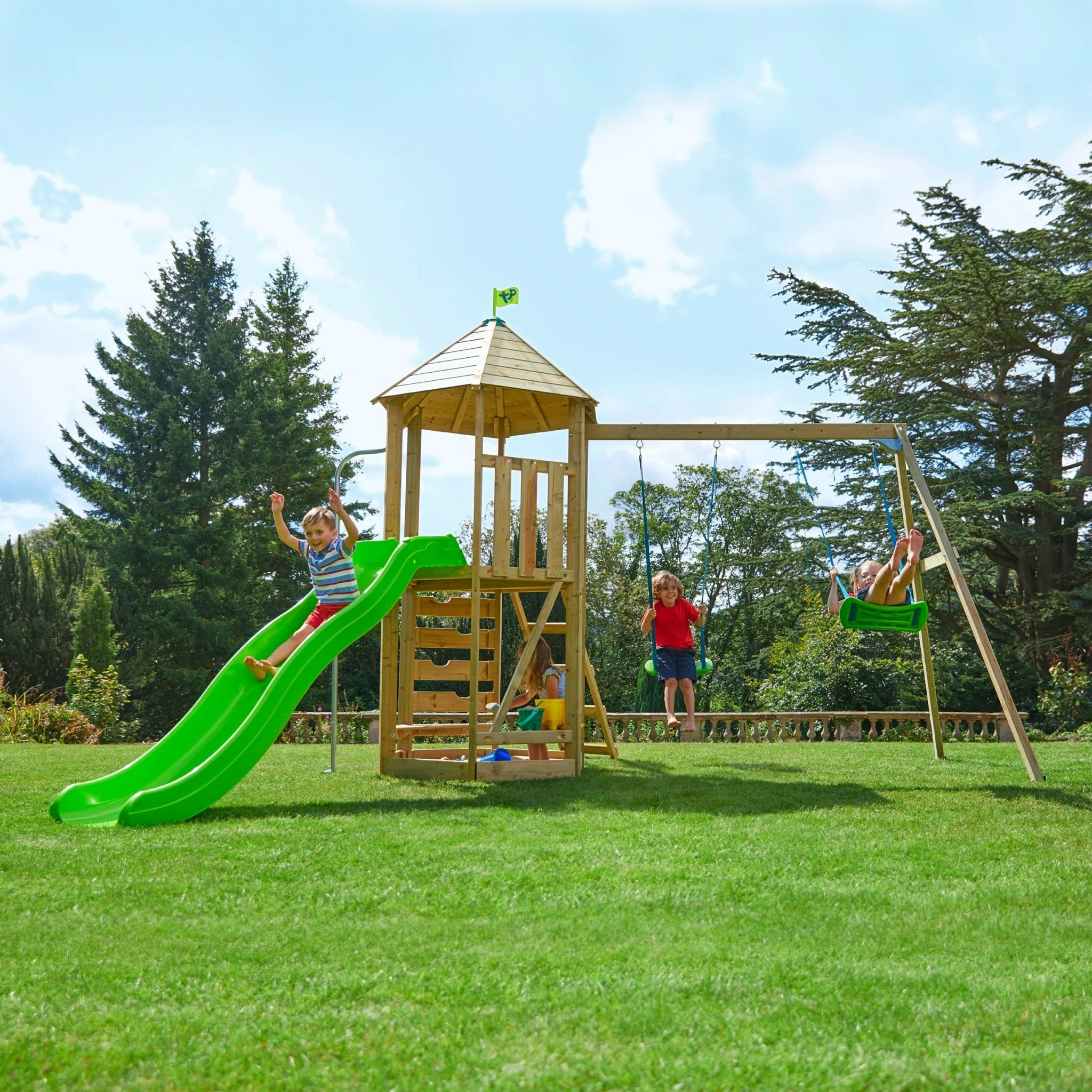 TP Castlewood Beeston Houten Klimrek met Schommelset & Glijbaan ?C FSC? gecertificeerd
