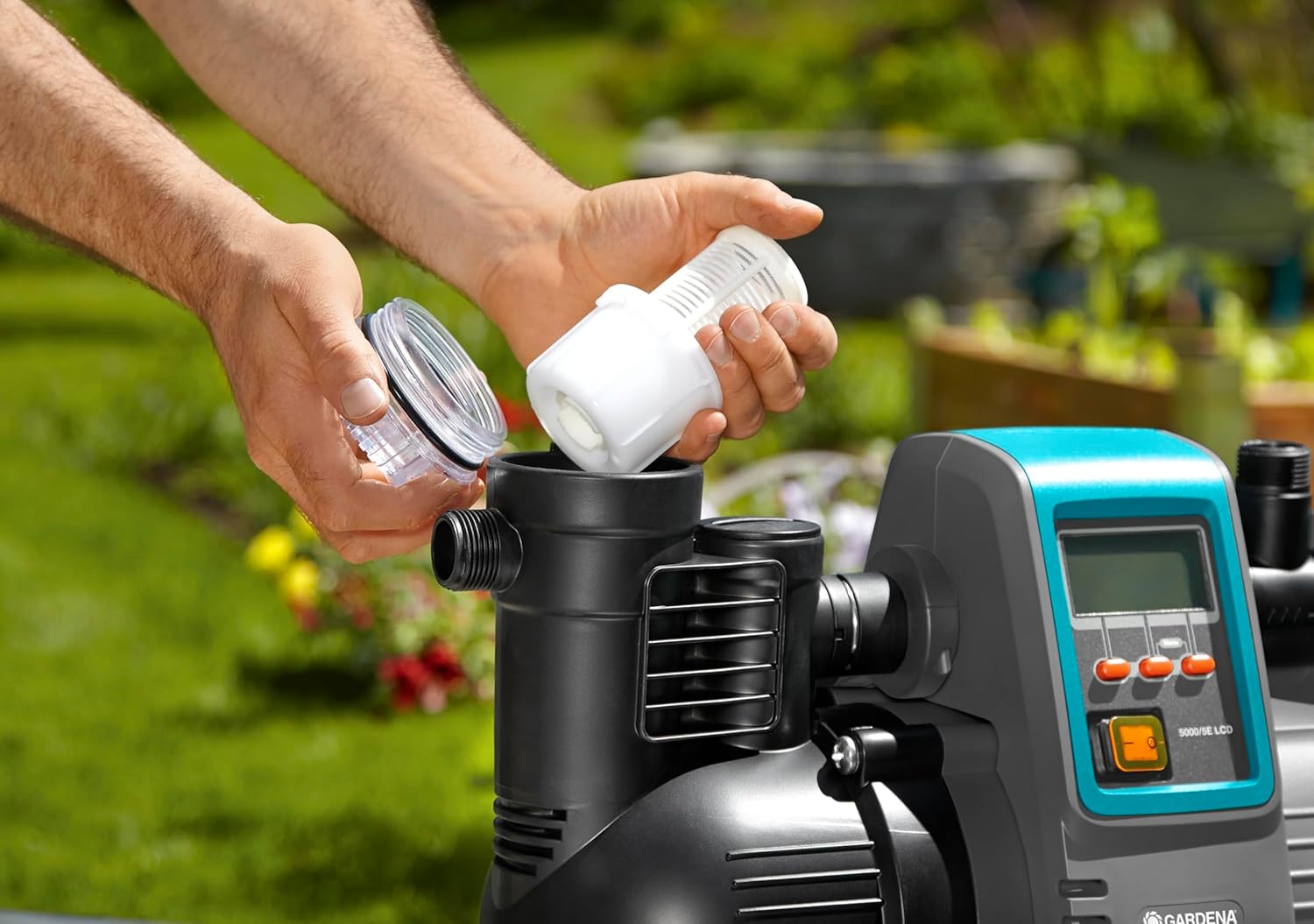 Gardena Comfort Hauswasserautomat 5000/5E LCD: Hauswasserpumpe mit LC-Display, energiesparend, Fördermenge 5000 l/h, 1300W Motor mit Thermoschutzschalter, Trockenlaufsicherung (1759-20)