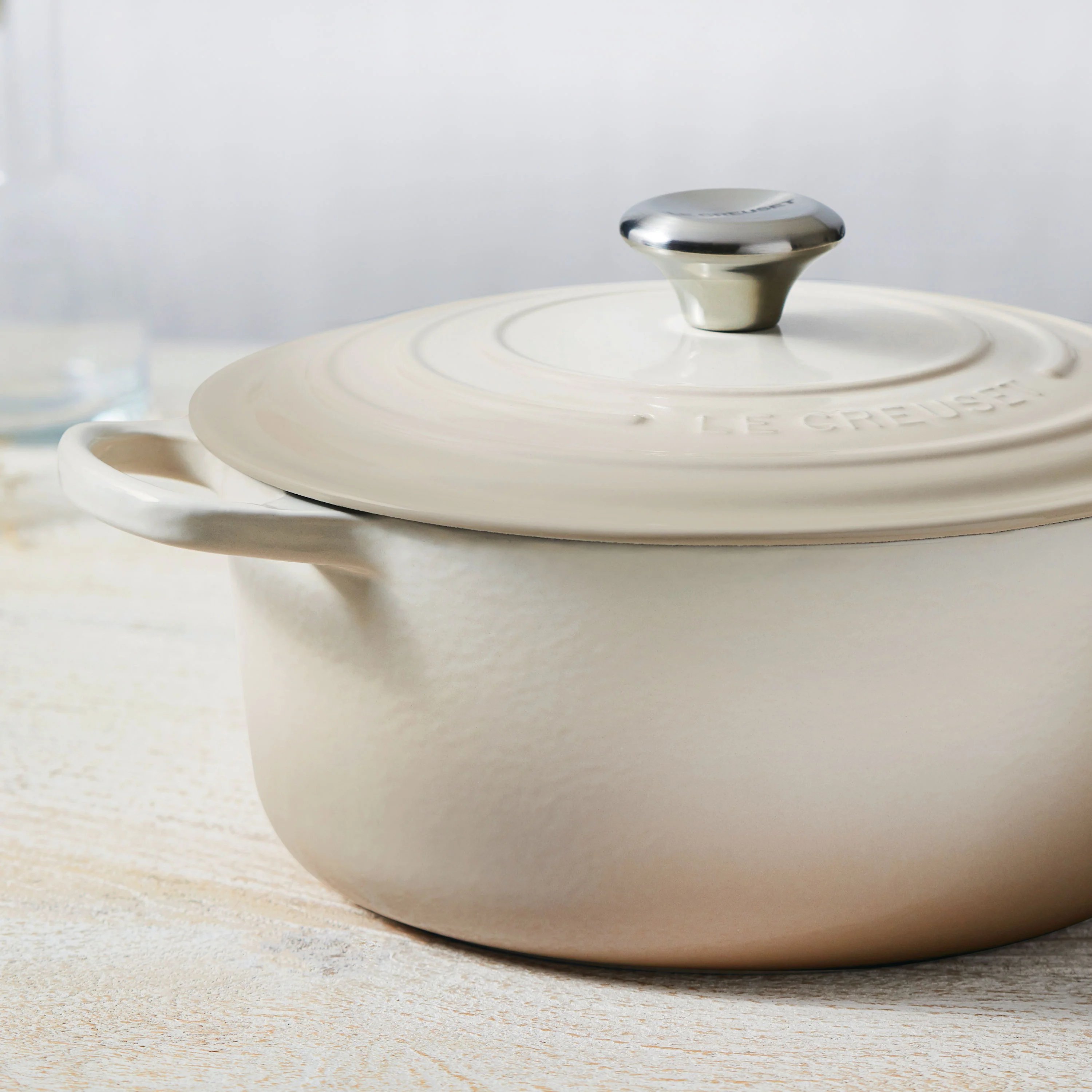 Le Creuset Signature – Forno Olandese Rotondo in Ghisa Smaltata da 7,25 qt, colore Meringue