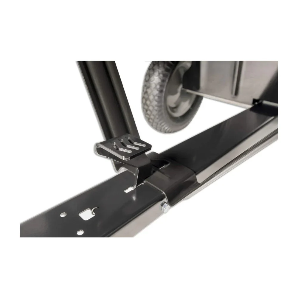 Steel tow hitch, load capacity 750 pounds
