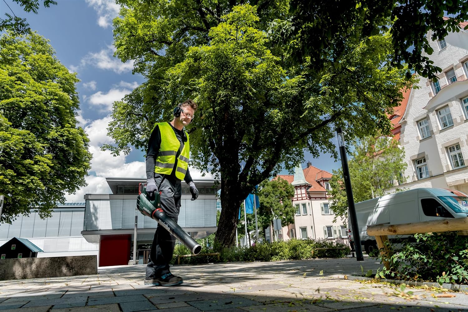 metabo Akku-Laubbläser LB 18 LTX BL - 601607650 - 18 V - Leiser Akku-Laubbläser mit starkem Motor und konstanter Blaskraft - Inkl. 2 Akkus und Ladegerät