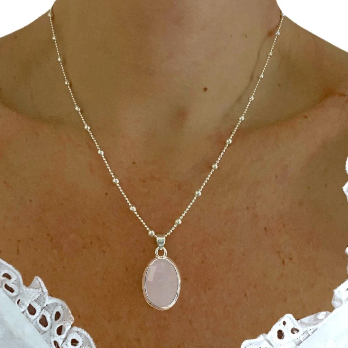 Laihas Classic Chic Oval Rose Quartz Necklace