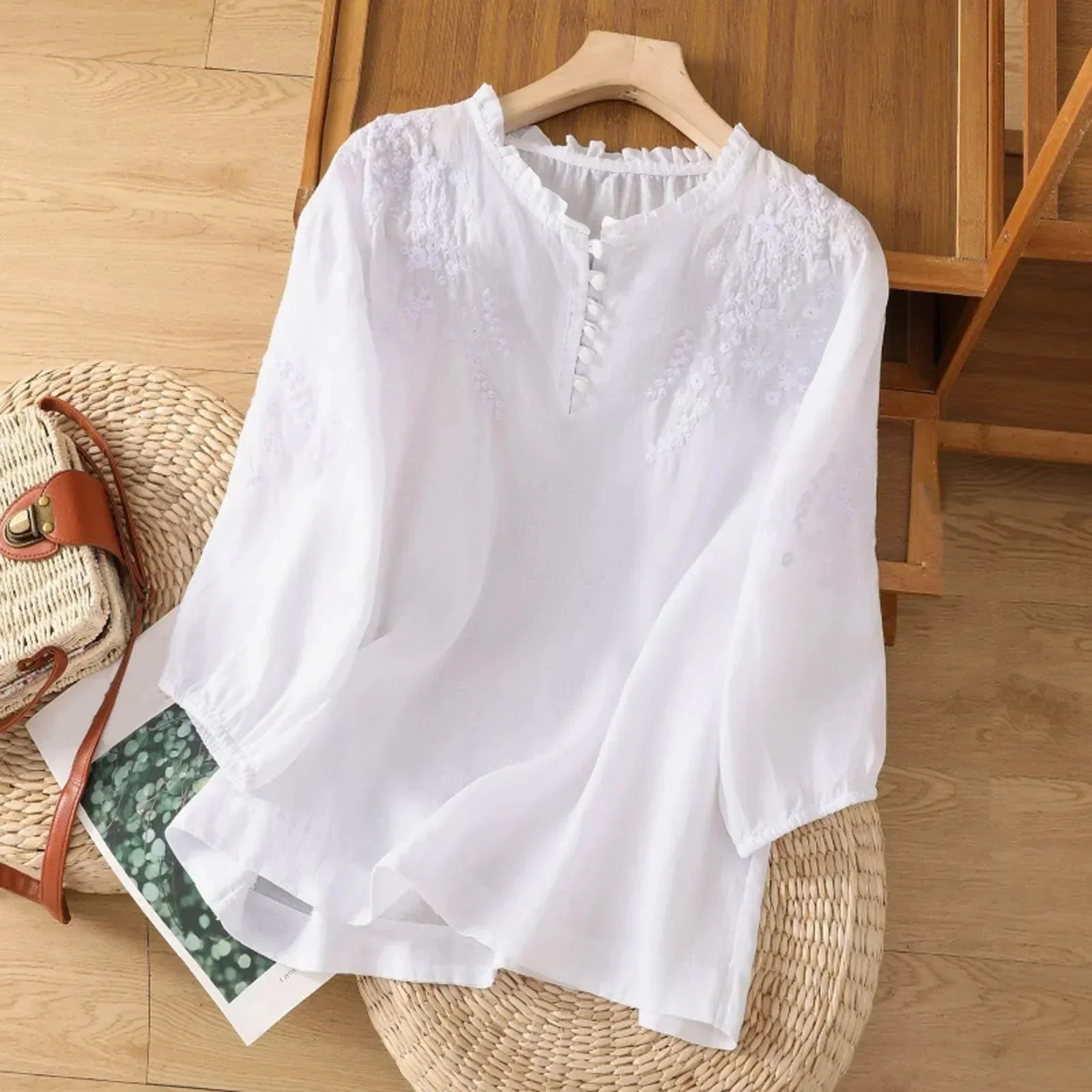 Women��s Relaxed-Fit Puff Sleeve Blouse with Floral Embroidery