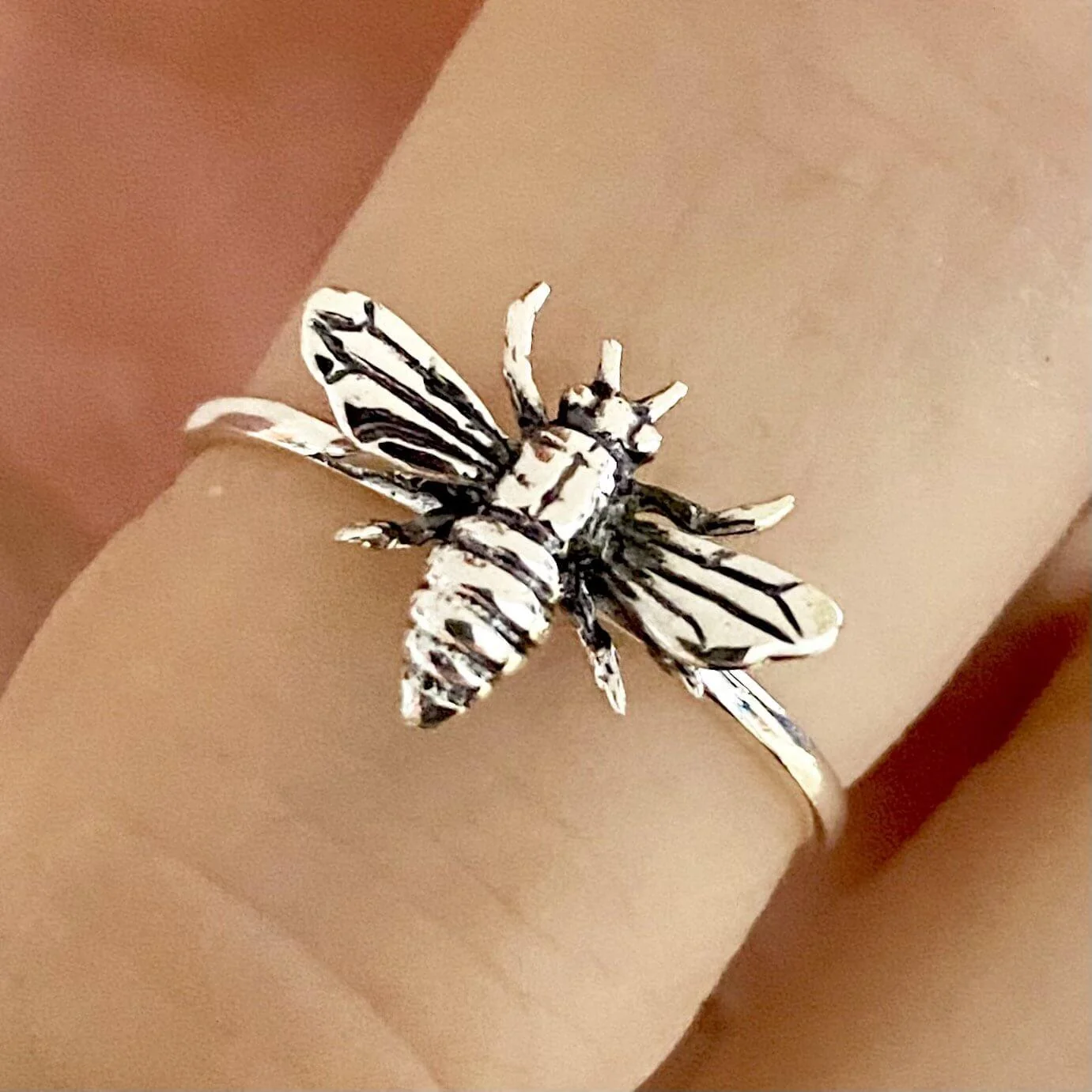 Laihas Delicate Oxidised Sterling Silver Bee Ring Ass sizes