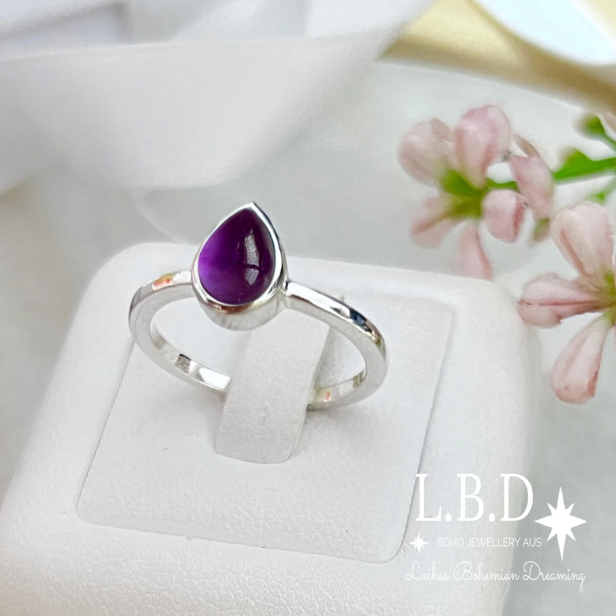 Laihas Mini Tearing Spirit Amethyst Ring