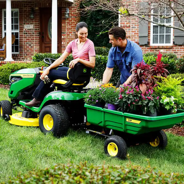 John Deere S100 42 hüvelykes fűnyíró traktor – 17,5 LE, hidrosztatikus meghajtású, benzinmotoros