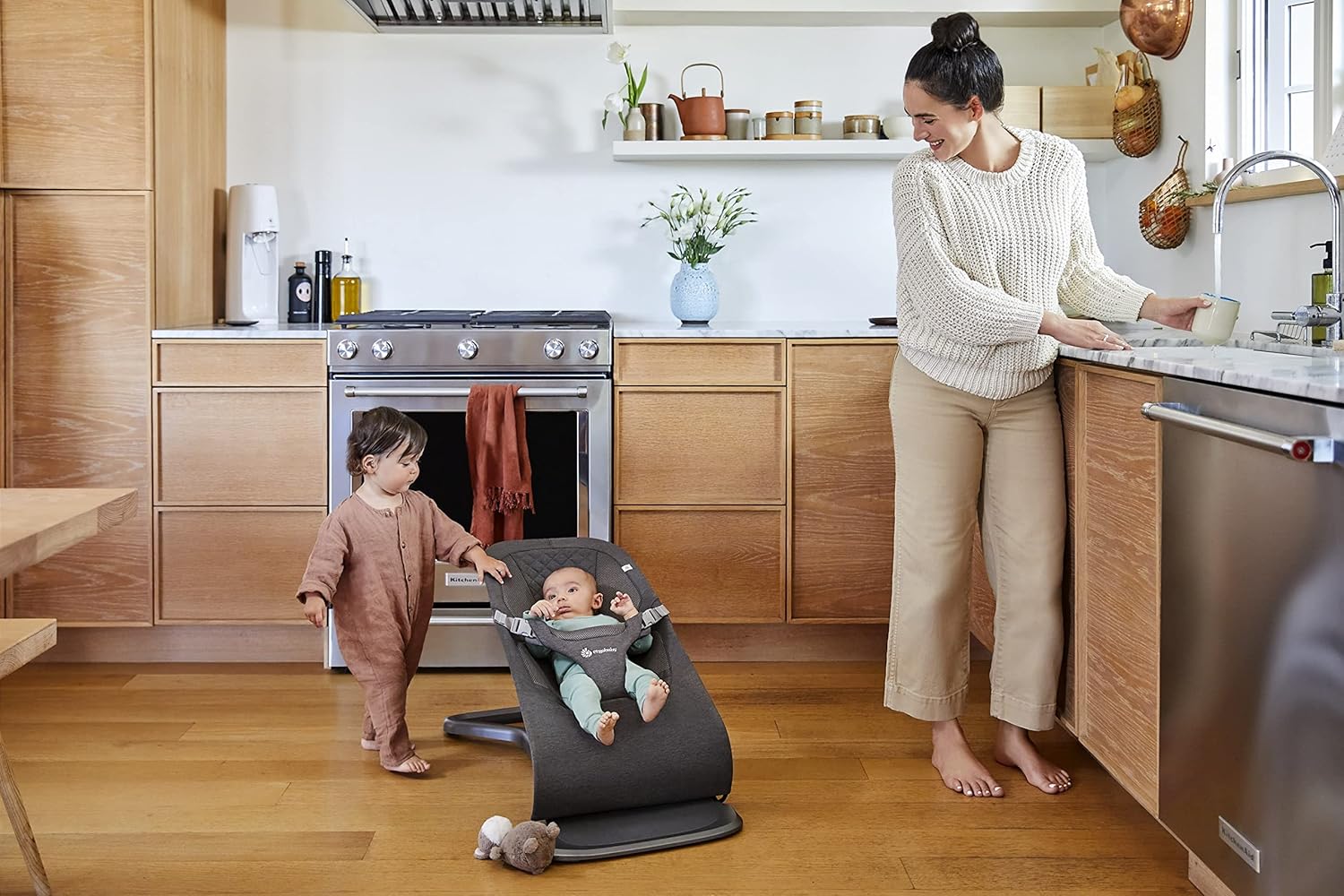 Ergobaby 3-in-1 Evolve Bouncer, Ergonomische Babywippe für Neugeborene ab Geburt bis zum Kleinkind, Babyschaukel mit Neugeboreneneinsatz (2,5 kg - 13,2 kg), Cream