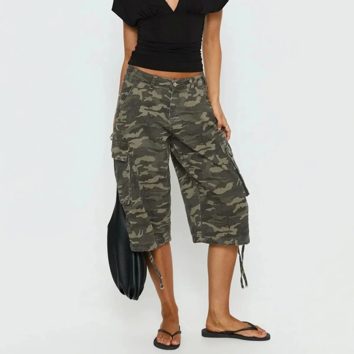 Women��s Camo Cargo Shorts Relaxed Wide-Leg Style