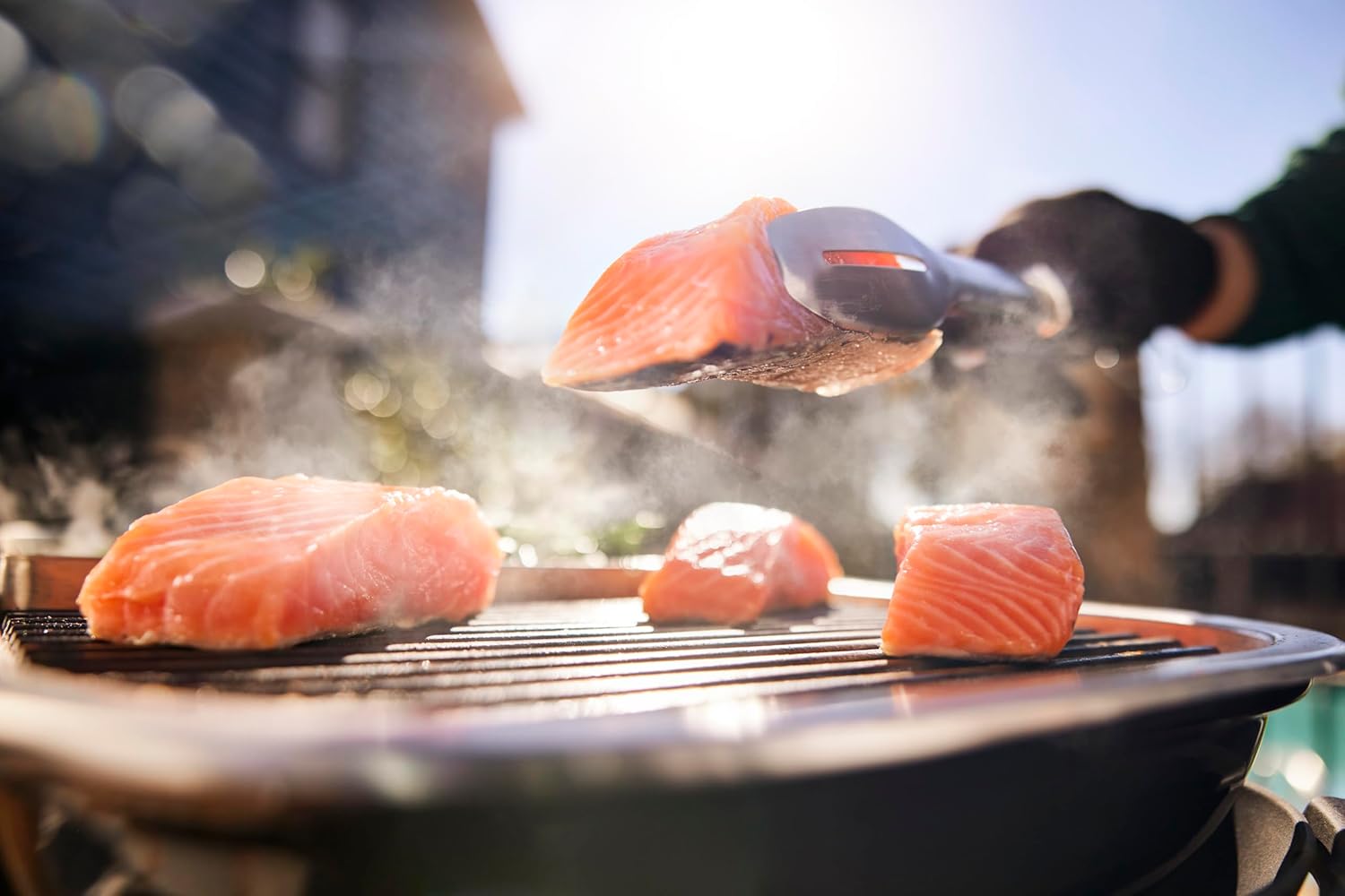 Weber Lumin Elektrogrill, Bis zu 315 °C, mit Deckelthermometer, Porzellanemaillierte Gusseisenroste, 33 x 49 cm Grillfläche, Schwarz (1502045)