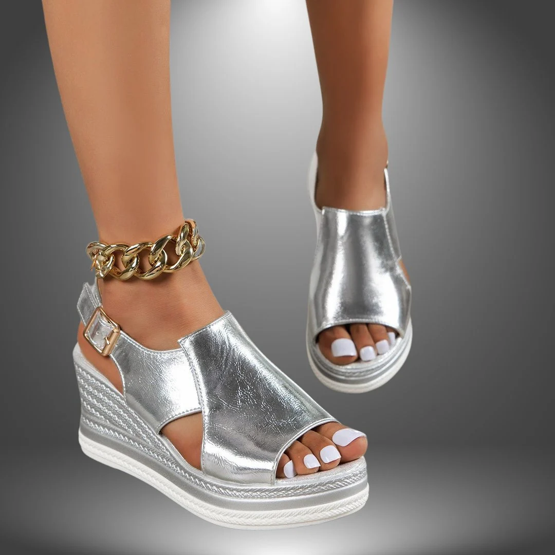 Women��s Metallic Silver Platform Sandals with Gold Chain Detail