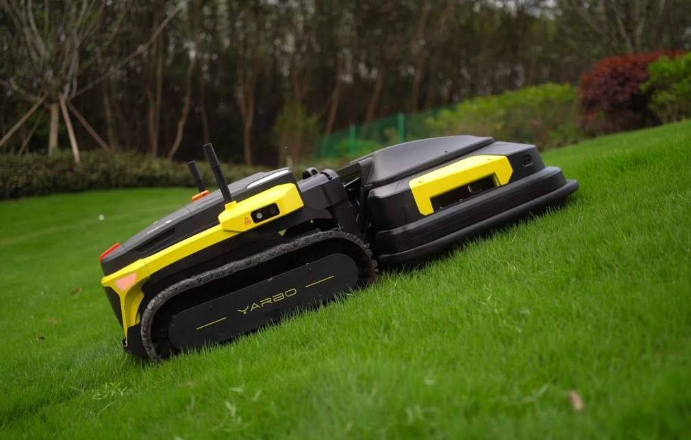 Robot agricole Yarbo (avec module tondeuse à gazon)