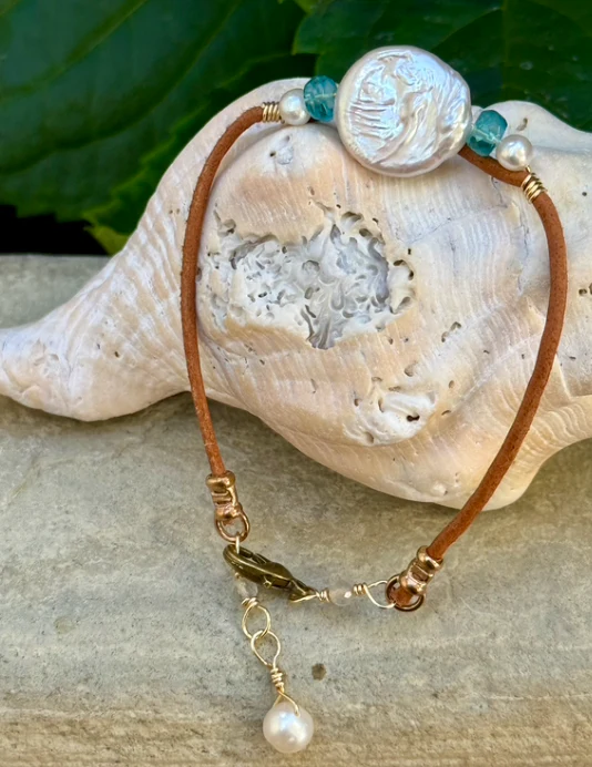 Pearl Splash Leather Bracelet