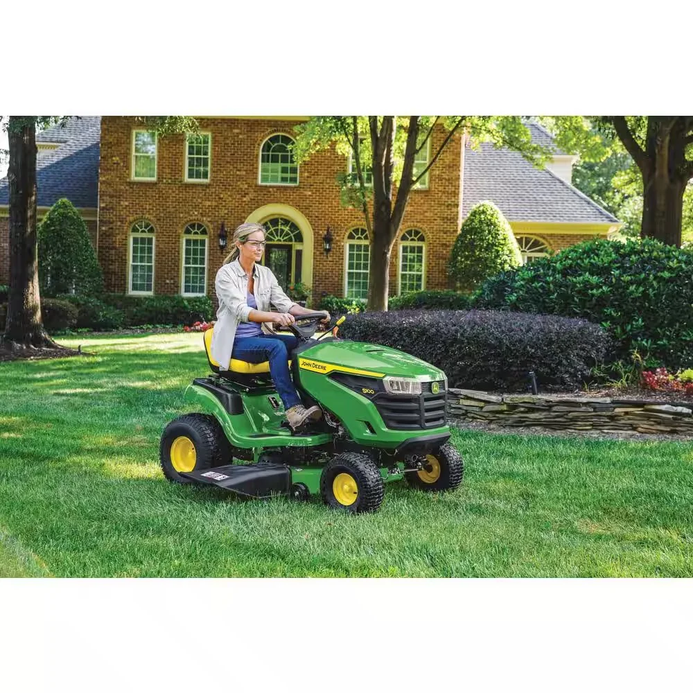 John Deere S100 ride-on lawnmower, 107 cm (42 inch) cutting width – 17.5 hp petrol hydrostatic drive