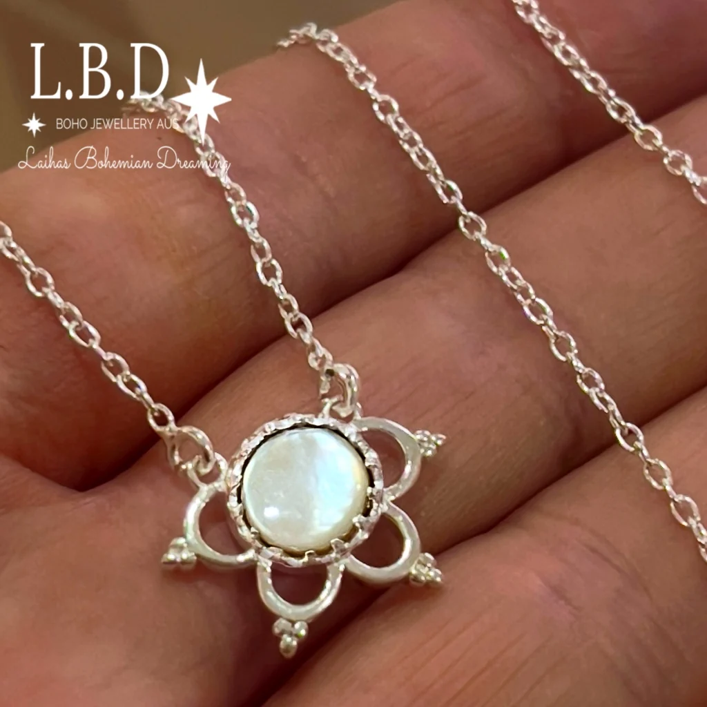 Laihas Uplifting Flower Mother Of Pearl Necklace