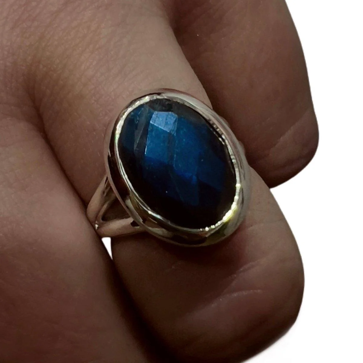 Laihas Iridescent Oval Labradorite Ring