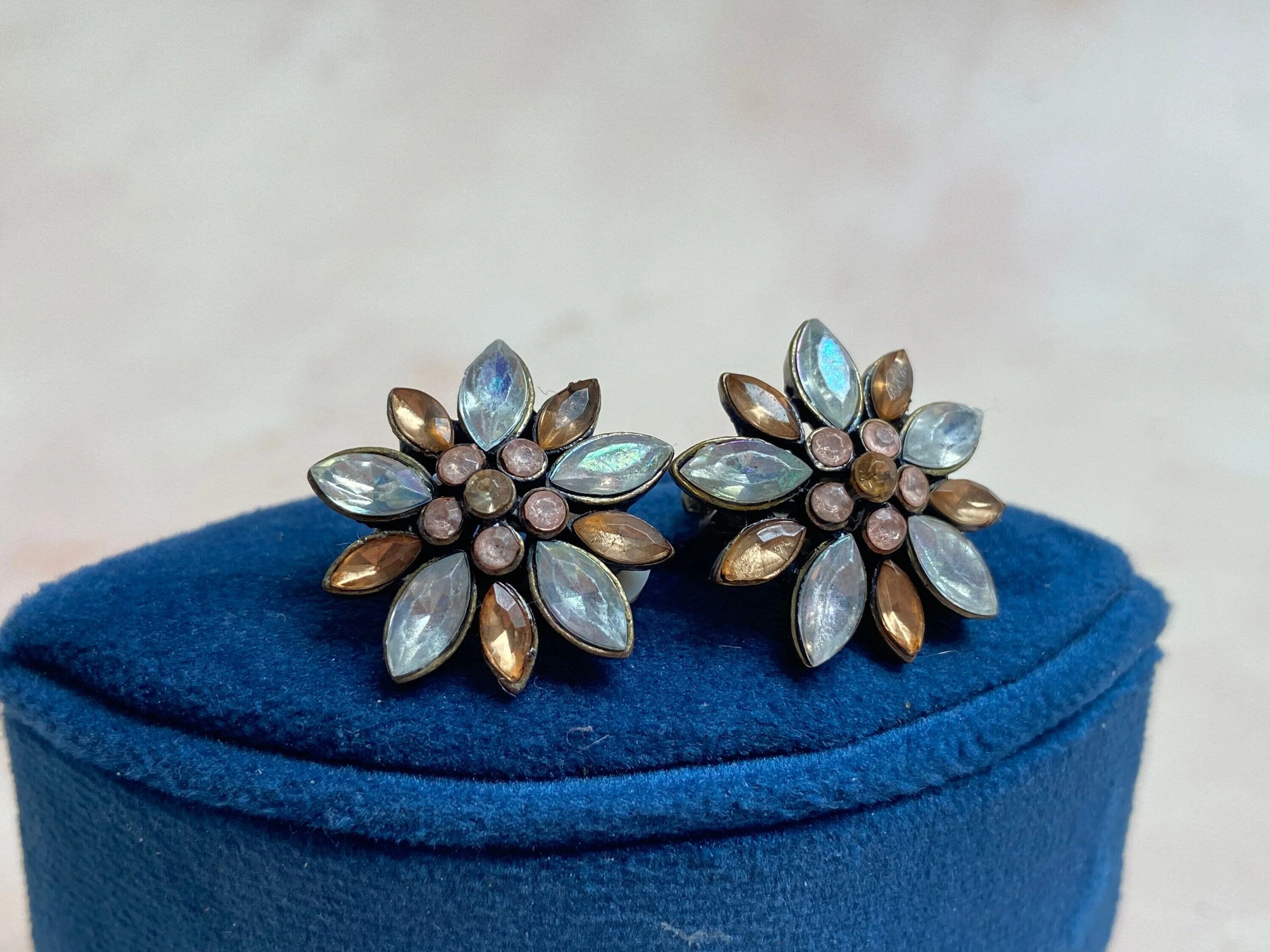 Y2K Daisy Flower Clip Earrings