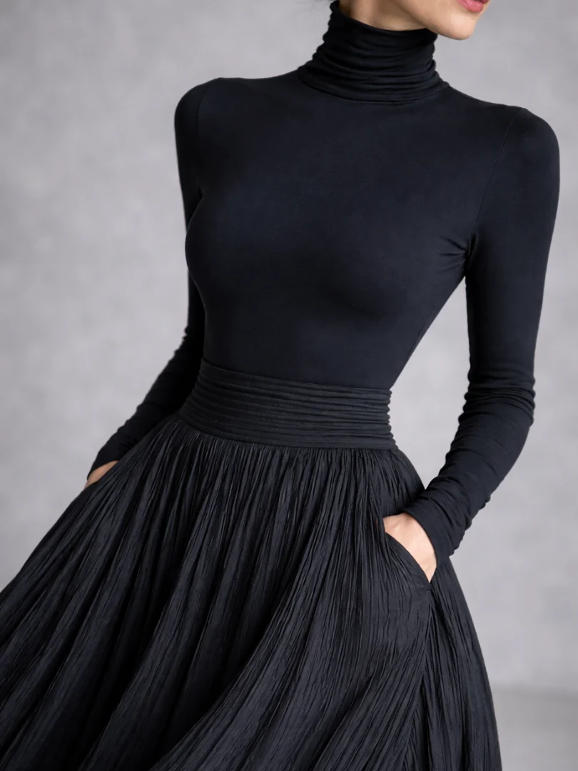 Women��s Black Maxi Dress Pleated Skirt Turtleneck Style
