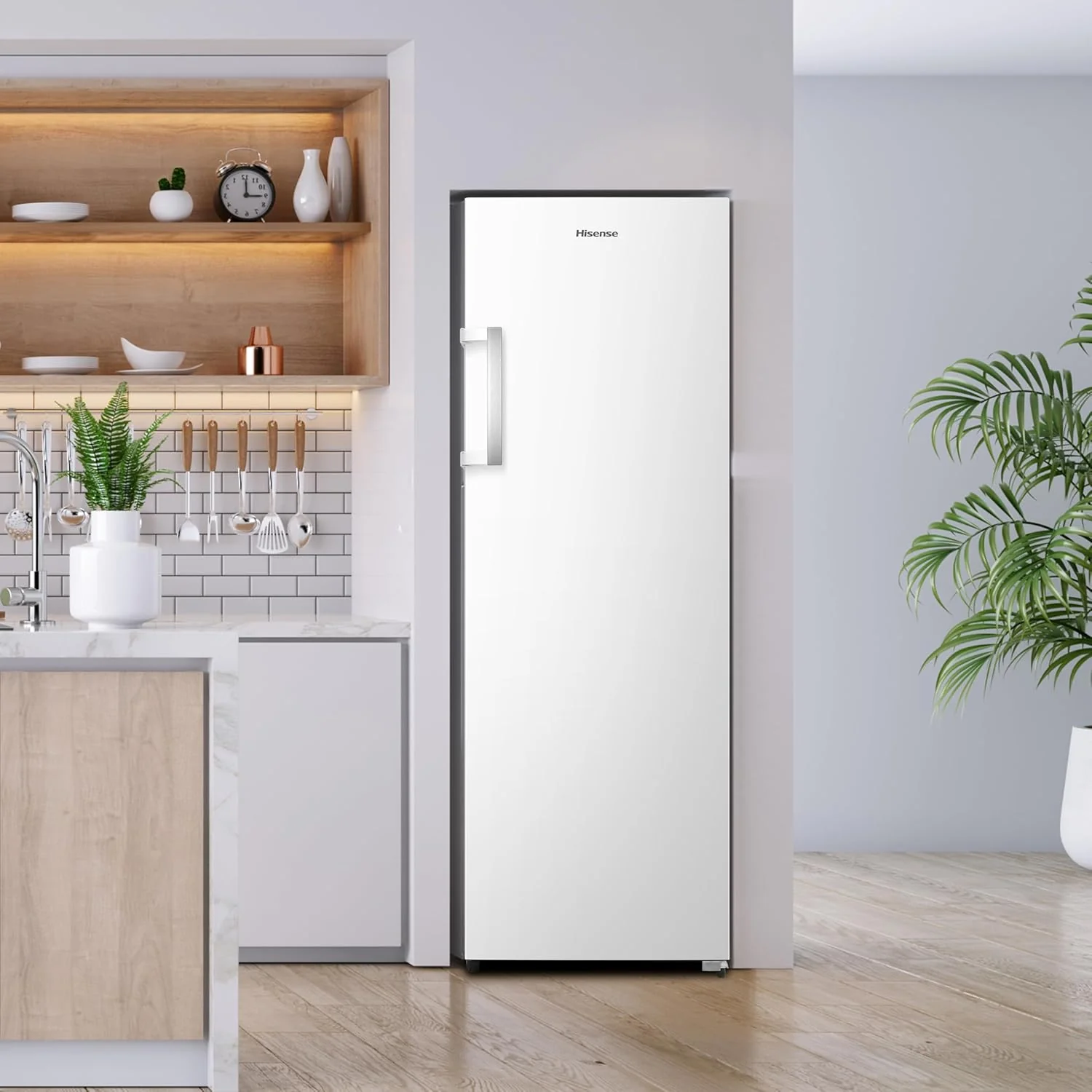 Hisense FV191N4AW2 Congelatore verticale/ Total No Frost/ Super Freeze/ Allarme porta/ Multiflow 360°/ BigBox/ 143,4 cm/ Congelatore 147 l/ 41 dB/ 205 kWh/Bianco