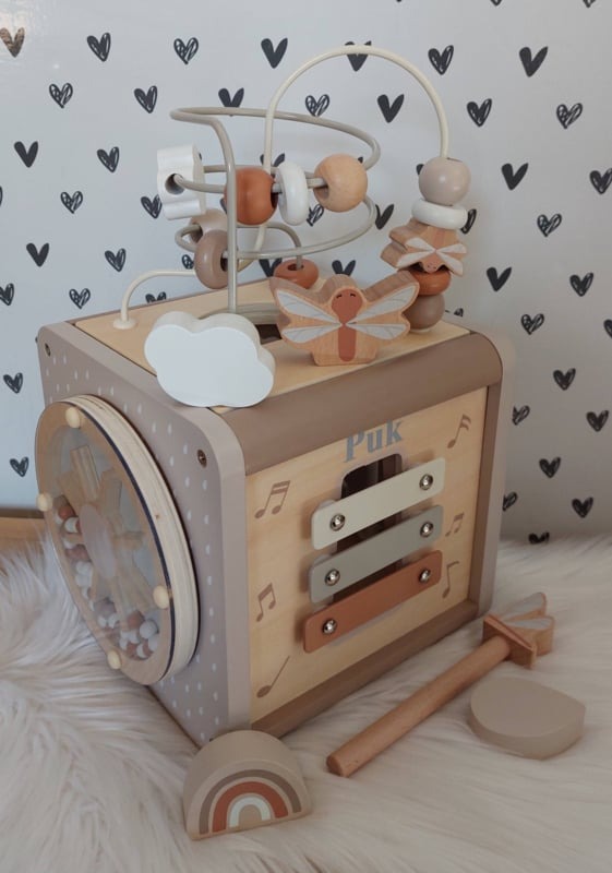 ''Label Label'' houten activiteitenkubus Nougat (met naam)