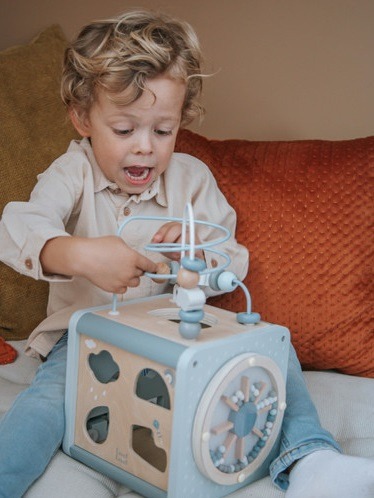 ''Label Label'' houten activiteitenkubus Blauw (met naam)