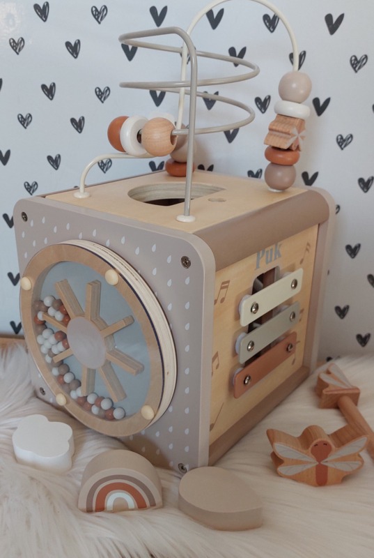 ''Label Label'' houten activiteitenkubus Nougat (met naam)