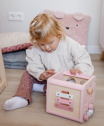 ''Label Label'' houten activiteitenkubus Roze (met naam)