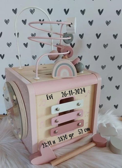 ''Label Label'' houten activiteitenkubus Roze (met naam)
