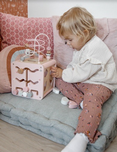 ''Label Label'' houten activiteitenkubus Roze (met naam)