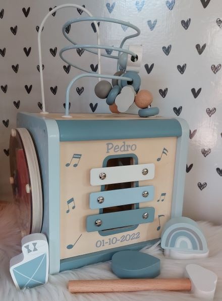 ''Label Label'' houten activiteitenkubus Blauw (met naam)