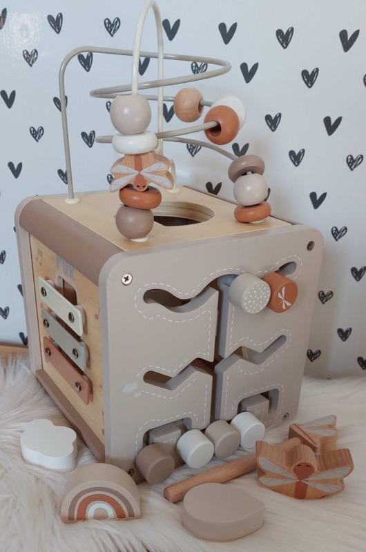 ''Label Label'' houten activiteitenkubus Nougat (met naam)