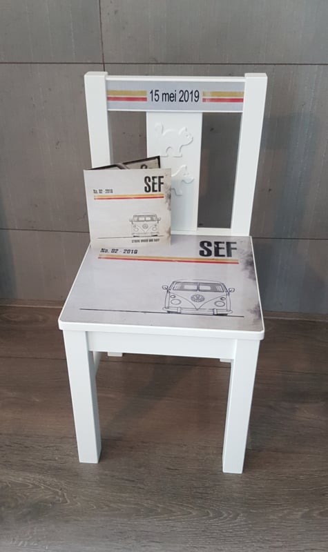 Geboortestoeltje met geboortekaartje