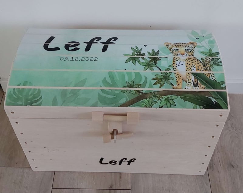 Houten speelgoedkist met Geboortekaartje