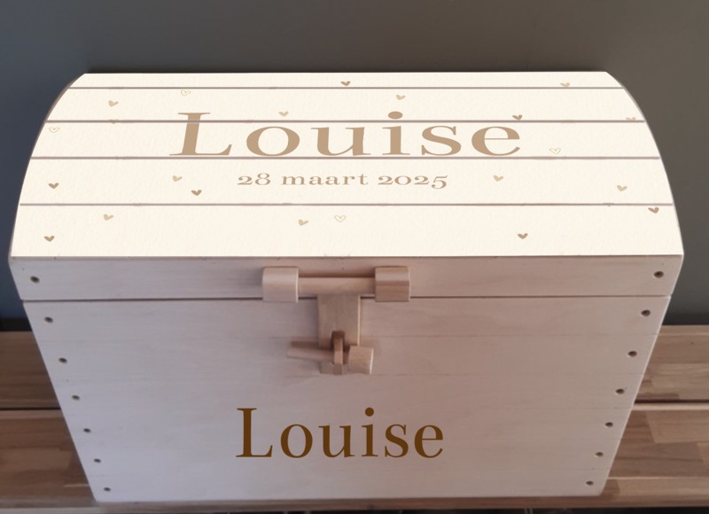 Houten speelgoedkist met naam Hartjes beige