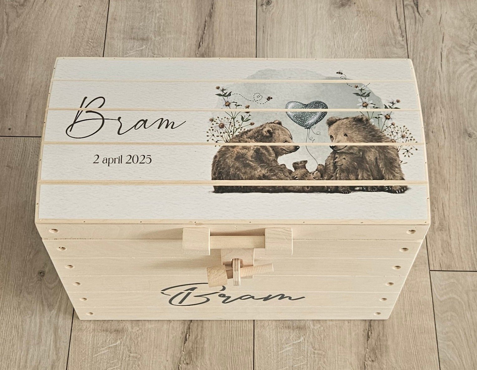 Houten speelgoedkist met Geboortekaartje