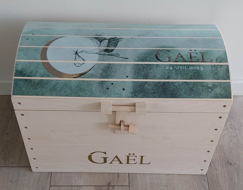 Houten speelgoedkist met Geboortekaartje