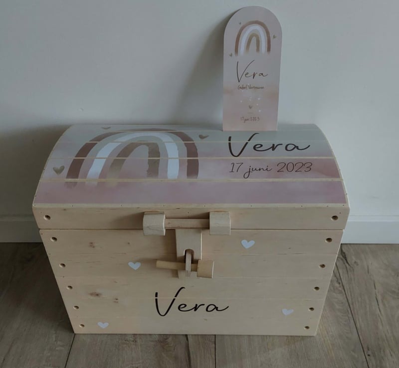 Houten speelgoedkist met Geboortekaartje