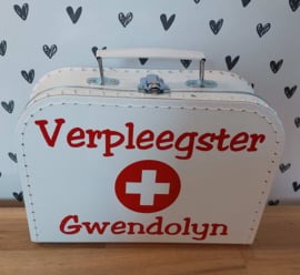 Verpleegsterkoffertje met naam rood of wit