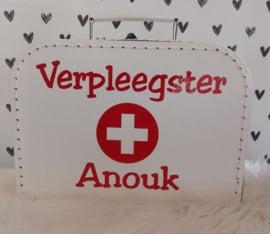 Verpleegsterkoffertje met naam rood of wit